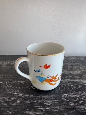 Vintage Walt Disney World mug with Mickey Mouse, Dumbo, Donald Duck and Goofy.